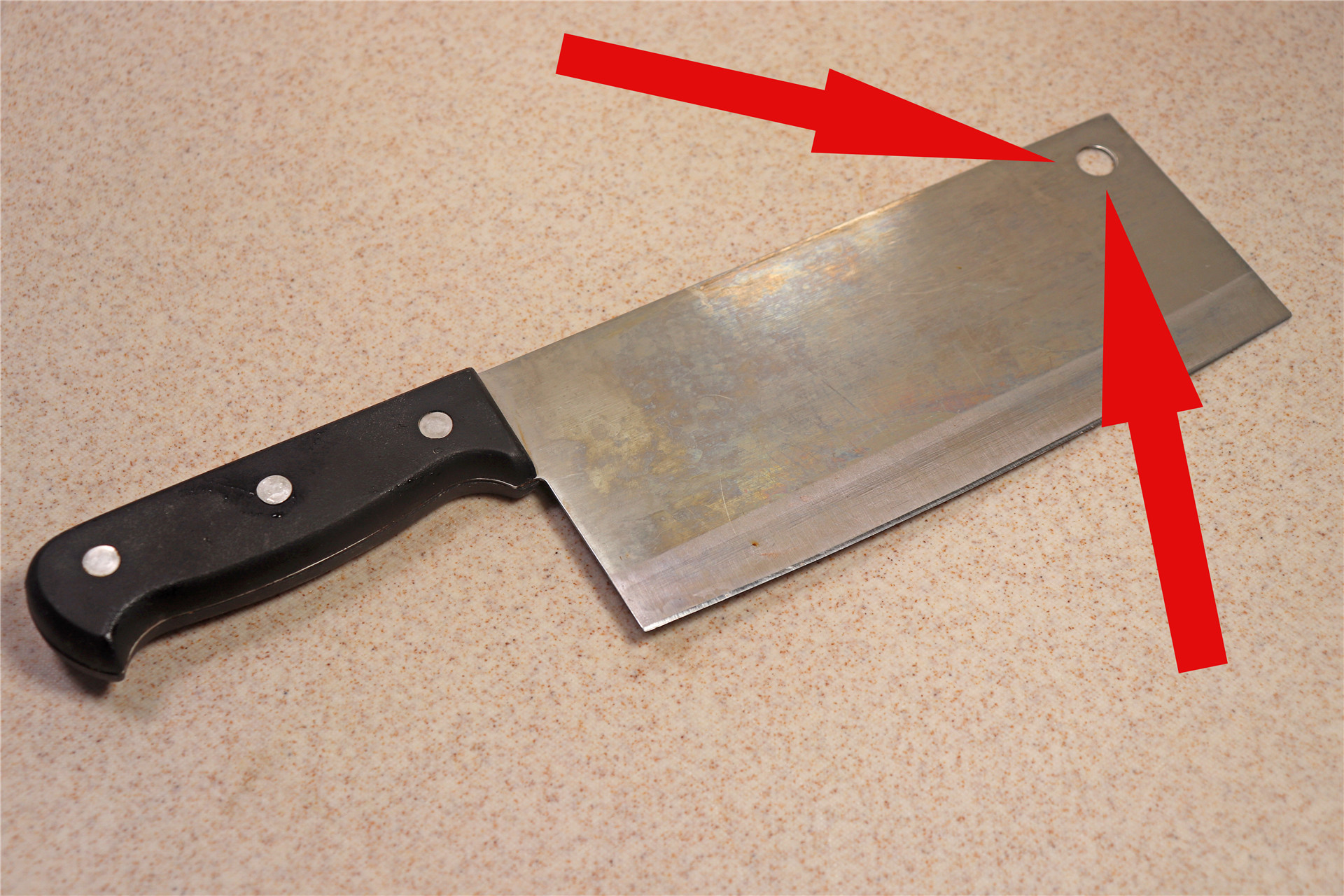 才知道,家里菜刀上圆孔有一个隐藏功能,超实用!看完赶紧试一试