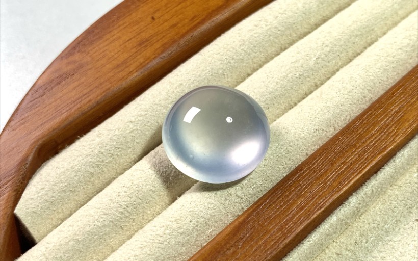 翡翠玻璃种蛋面小鸽子蛋