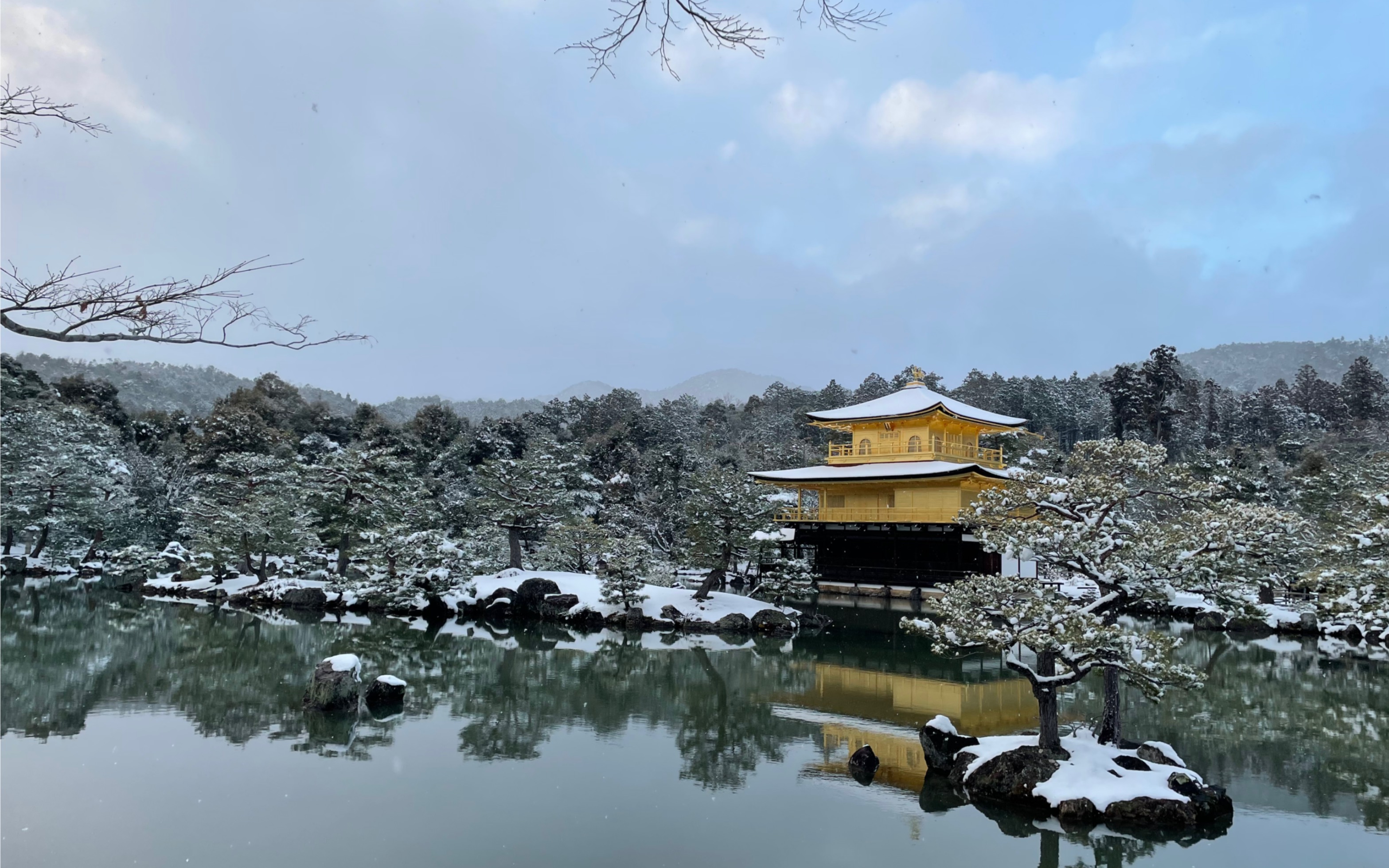 花了400日元门票的京都金阁寺雪景
