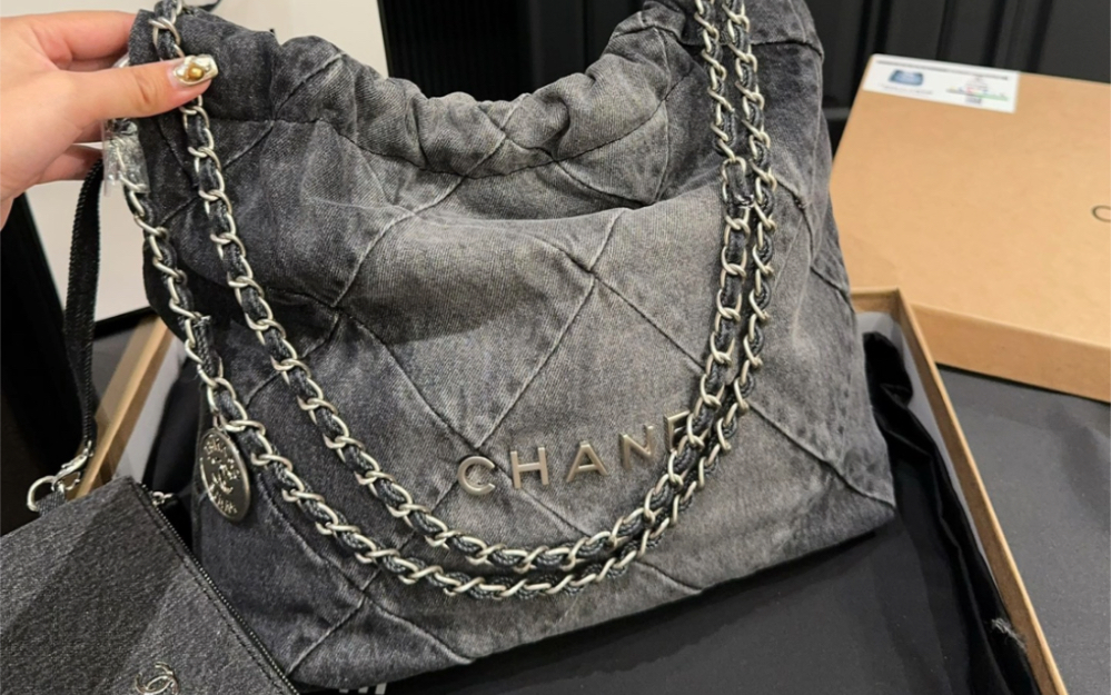 30香奈儿chanel 牛仔垃圾袋随性慵懒天花板容量也很大 实物太帅了!