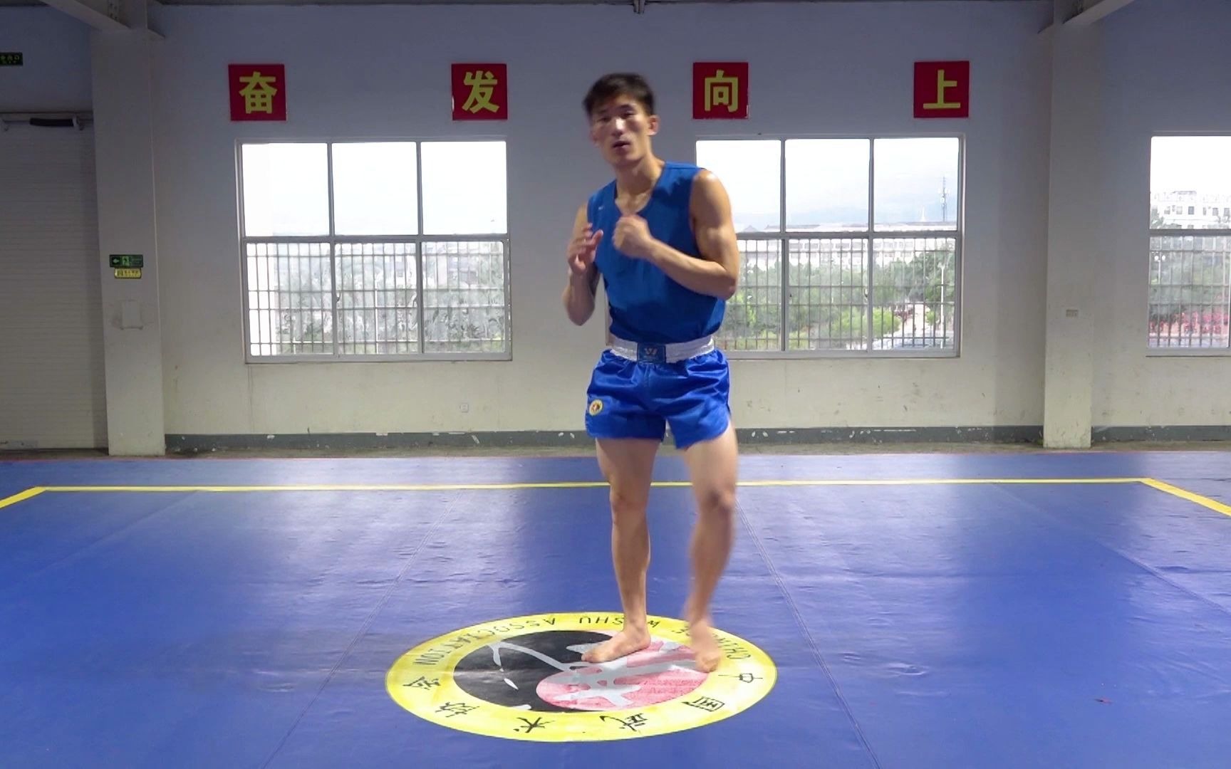 世界冠军孔洪星散打教学:侧踹腿