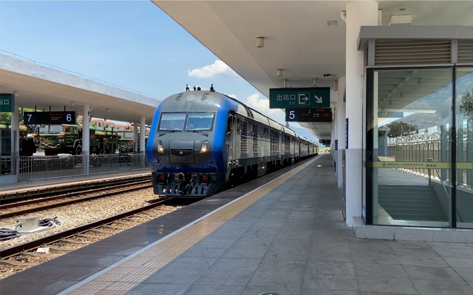 短编组df11g 4yz25g,广州-阳春,广茂线k6621次首发车,进入肇庆火车站