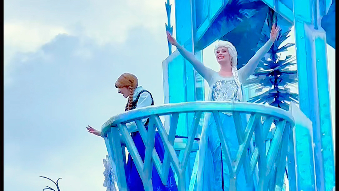 艾莎和安娜公主你喜欢谁呢 #上海迪士尼乐园 #上海迪士尼 #艾莎女王
