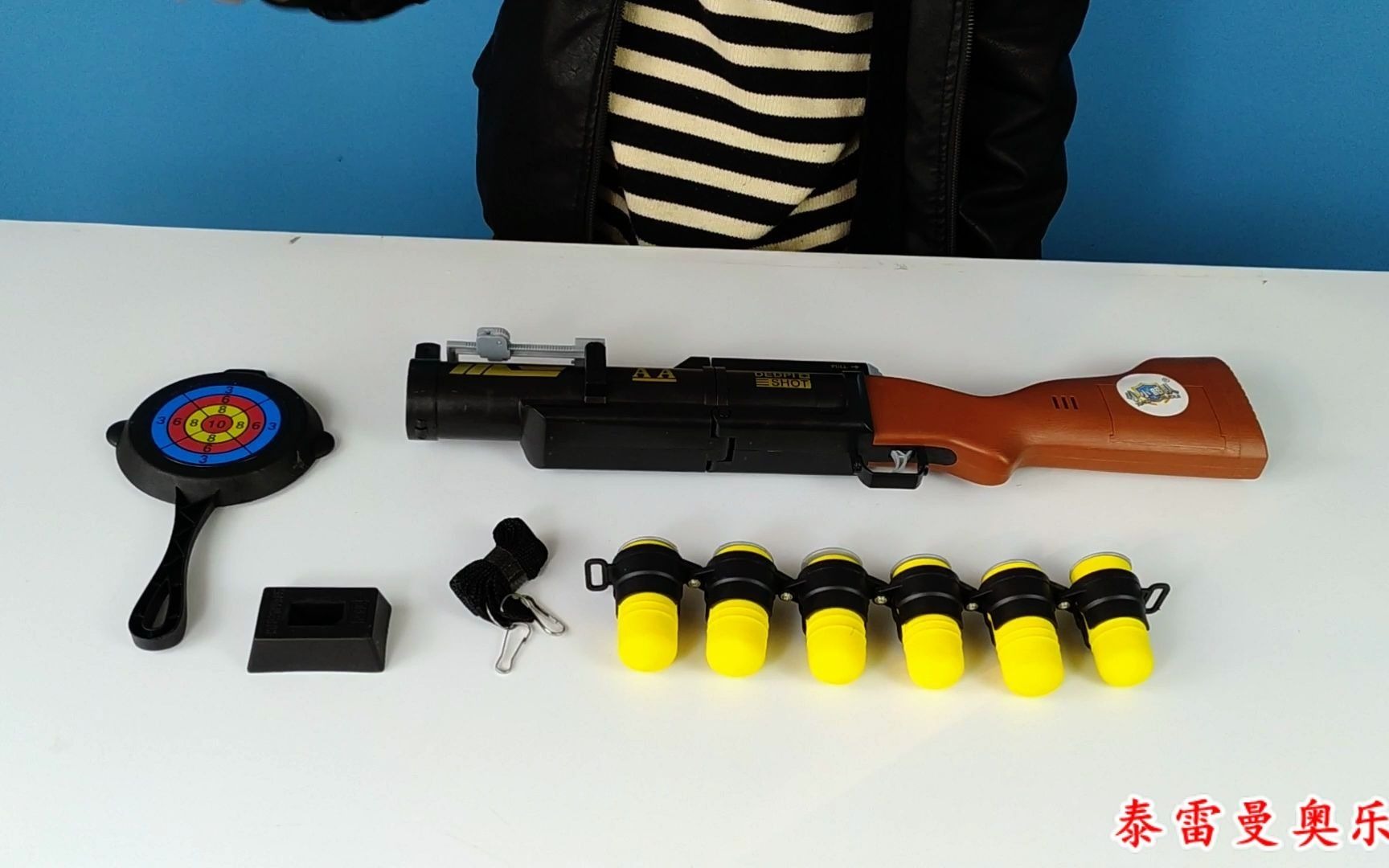 小泽拆箱榴弹发射器玩具,短小精干的榴弹发射器玩具却很好玩