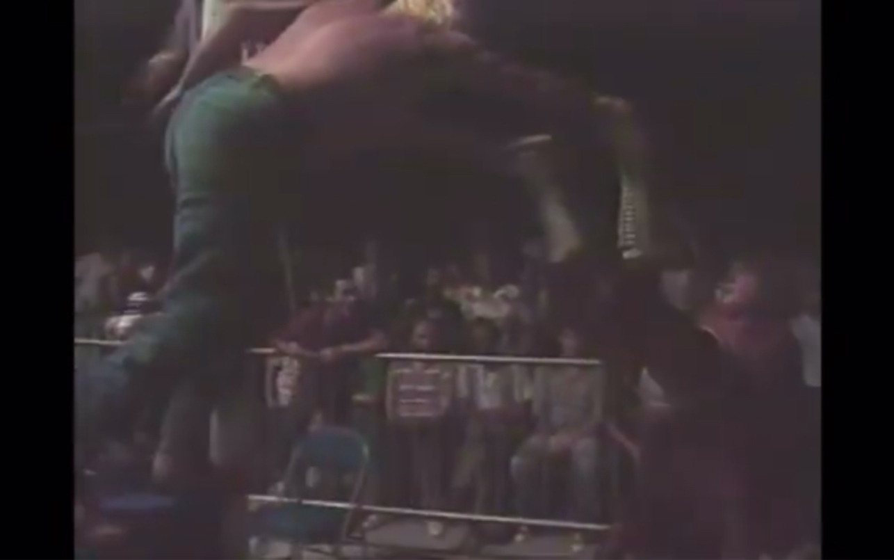 [图]Freebirds Piledrive Dr.Death Steve Williams on the concreate floor