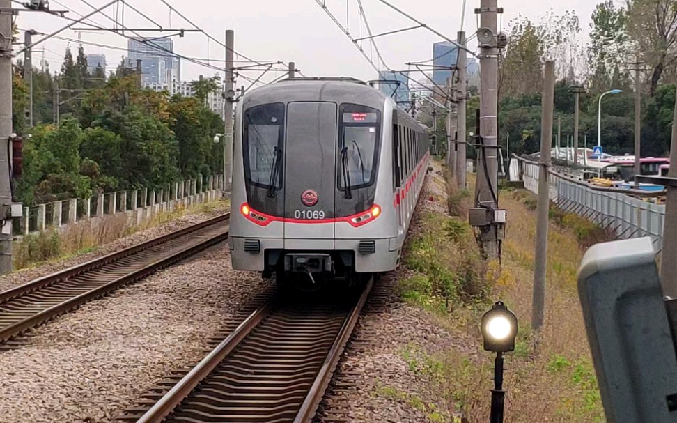 上海地铁1号线01a07型列车(钢铁侠二世)01069号车莘