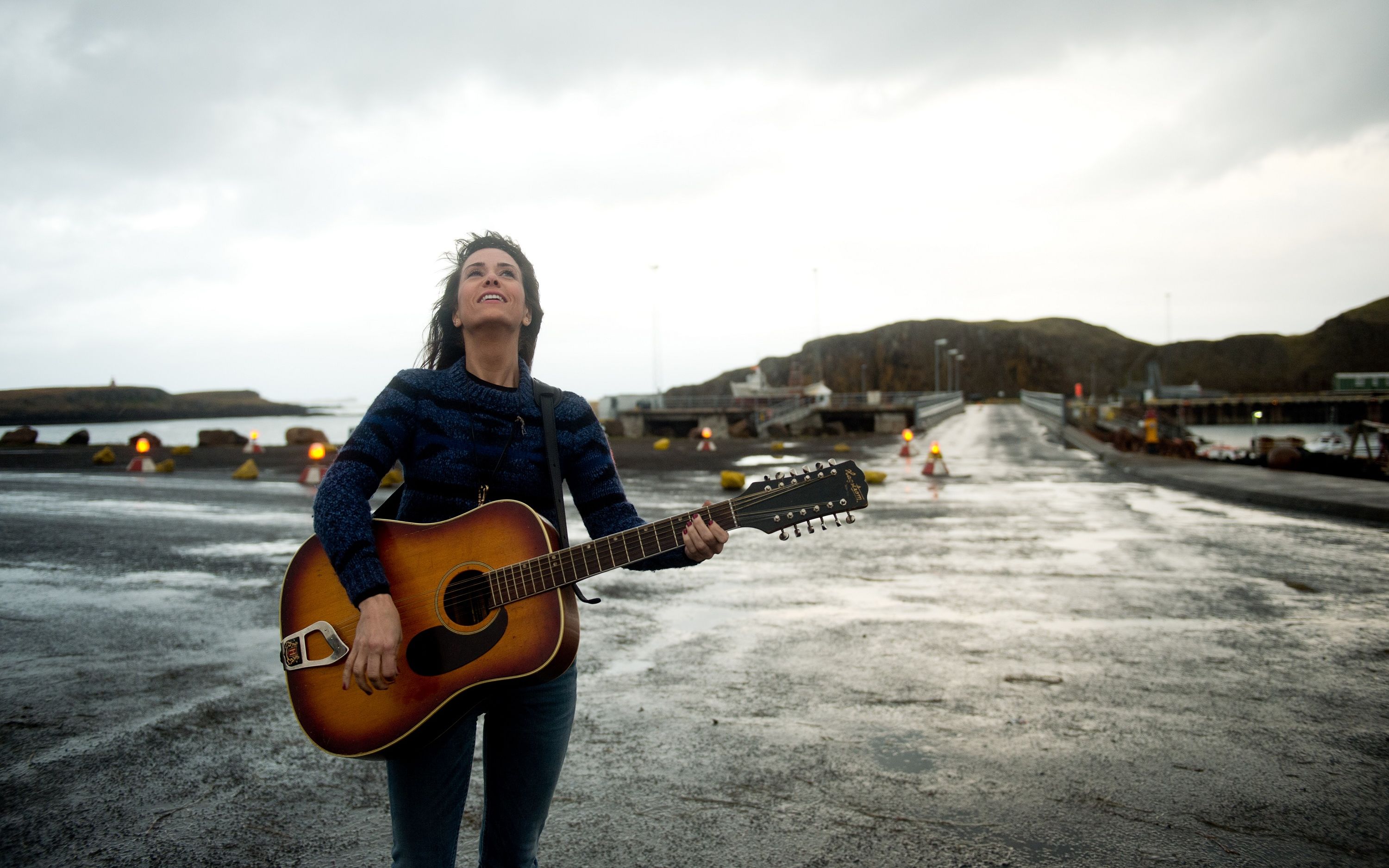 很久没有为一部电影感动,女主角弹起吉他的瞬间,我竟然热泪盈眶_哔哩