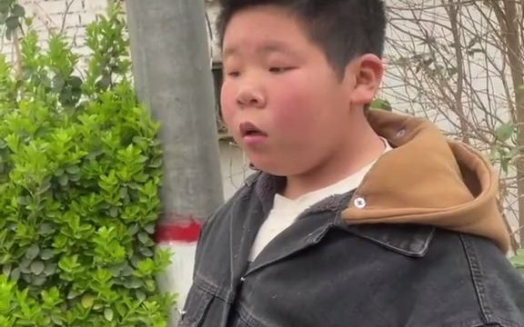 男子与男孩无障碍英语交流,一句葡萄的英语咋念,破防.哔哩哔哩bilibili