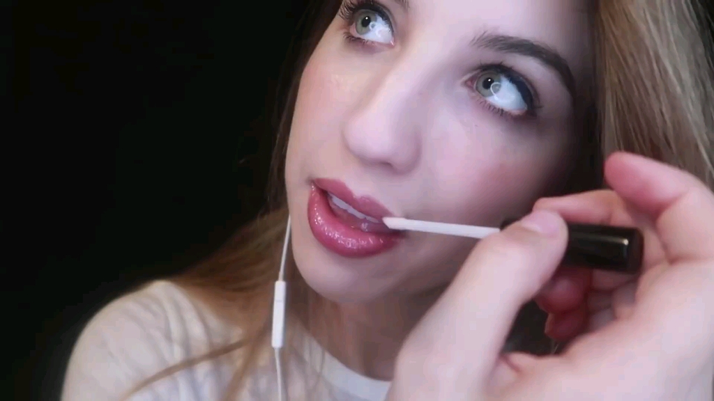 狐狸纯享frivolousfox狐狸姐姐涂唇彩