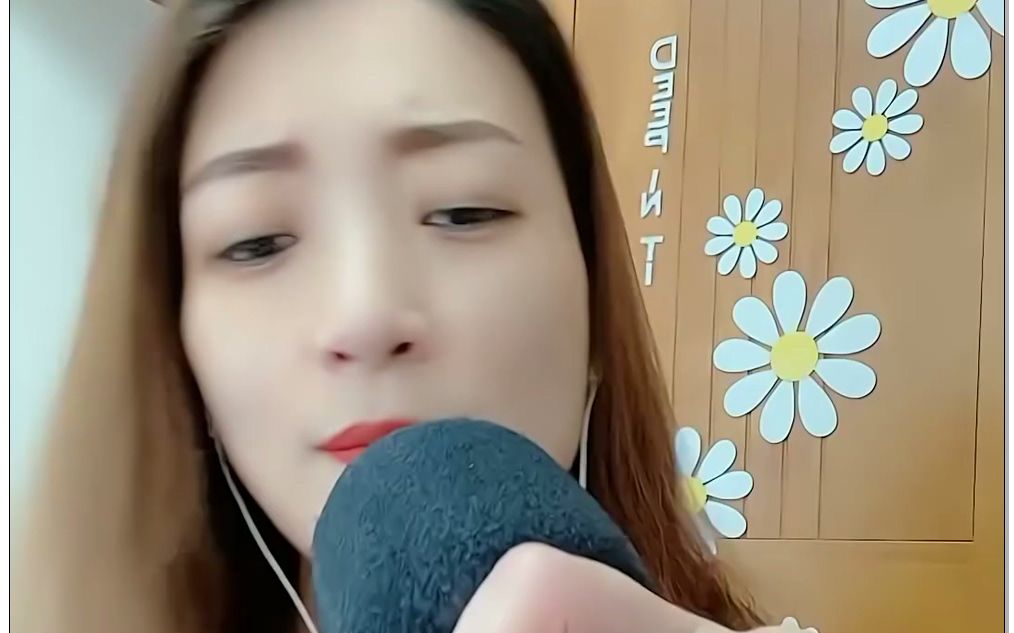 美女高亢的声音太适合这首歌,来全民k歌一起唱吧