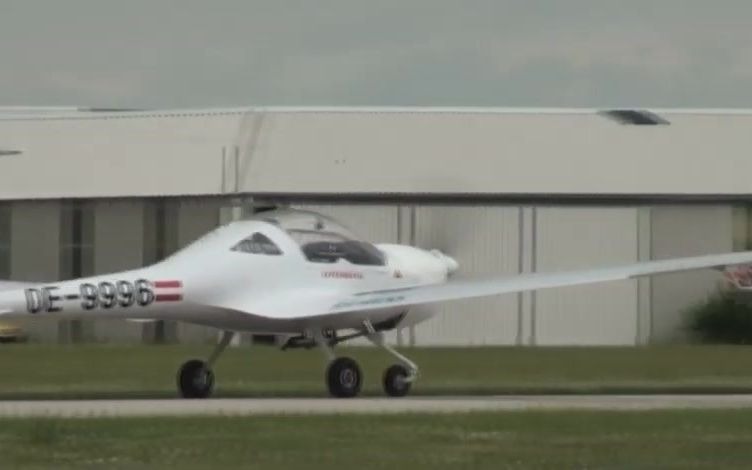 DA 36 EStar first flight of an hybrid aircraft with range extender (EADS, Sieme哔哩哔哩bilibili