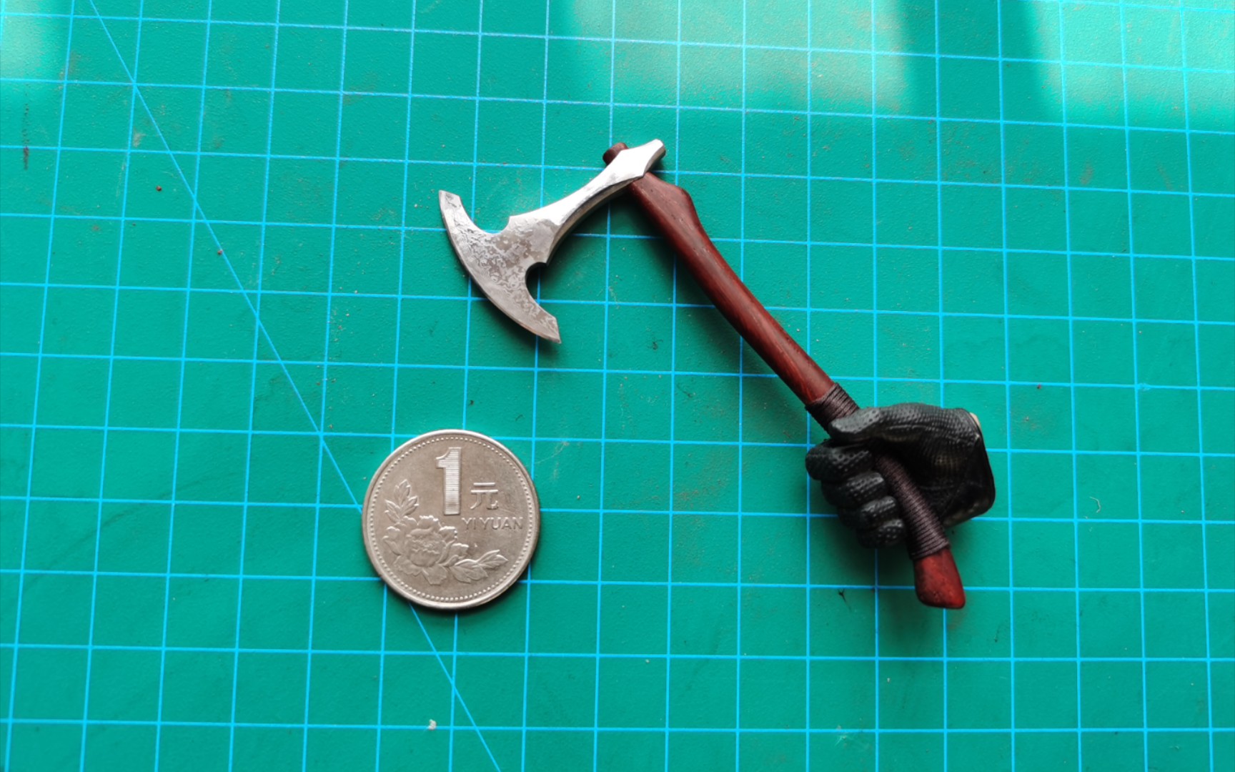 用废铁片打造一把迷你小斧子