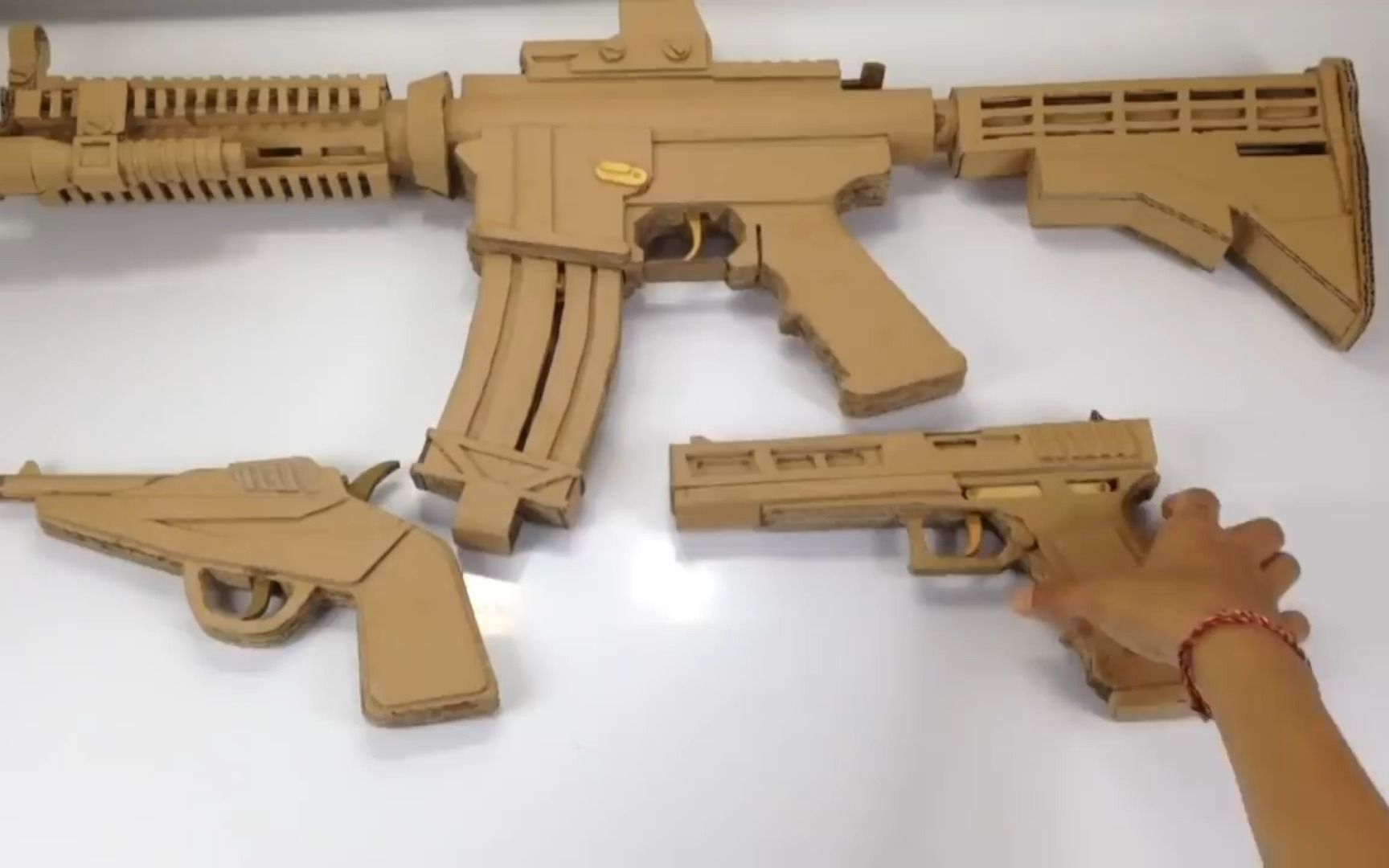 如何使用纸板制作纸板工艺品