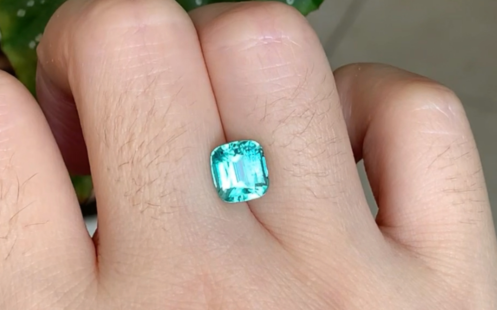 裸石欣赏 | 2.53克拉,阿富汗绿碧玺