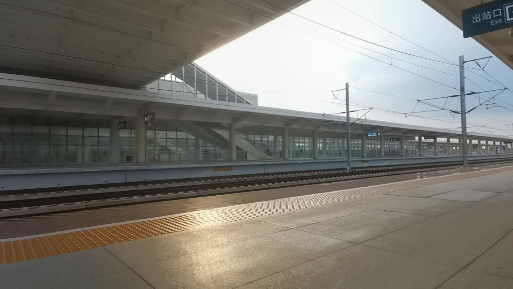 g3173次列车东台站进站