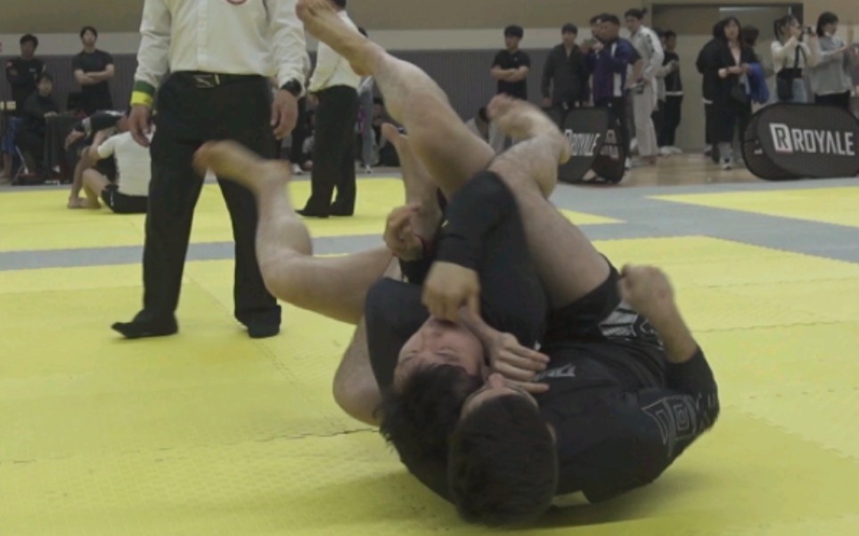 【巴西柔术实战】可怕的裸绞.