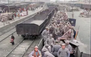 Скачать видео: 1948年国军在上海火车站集结准备开赴徐州蚌埠战场