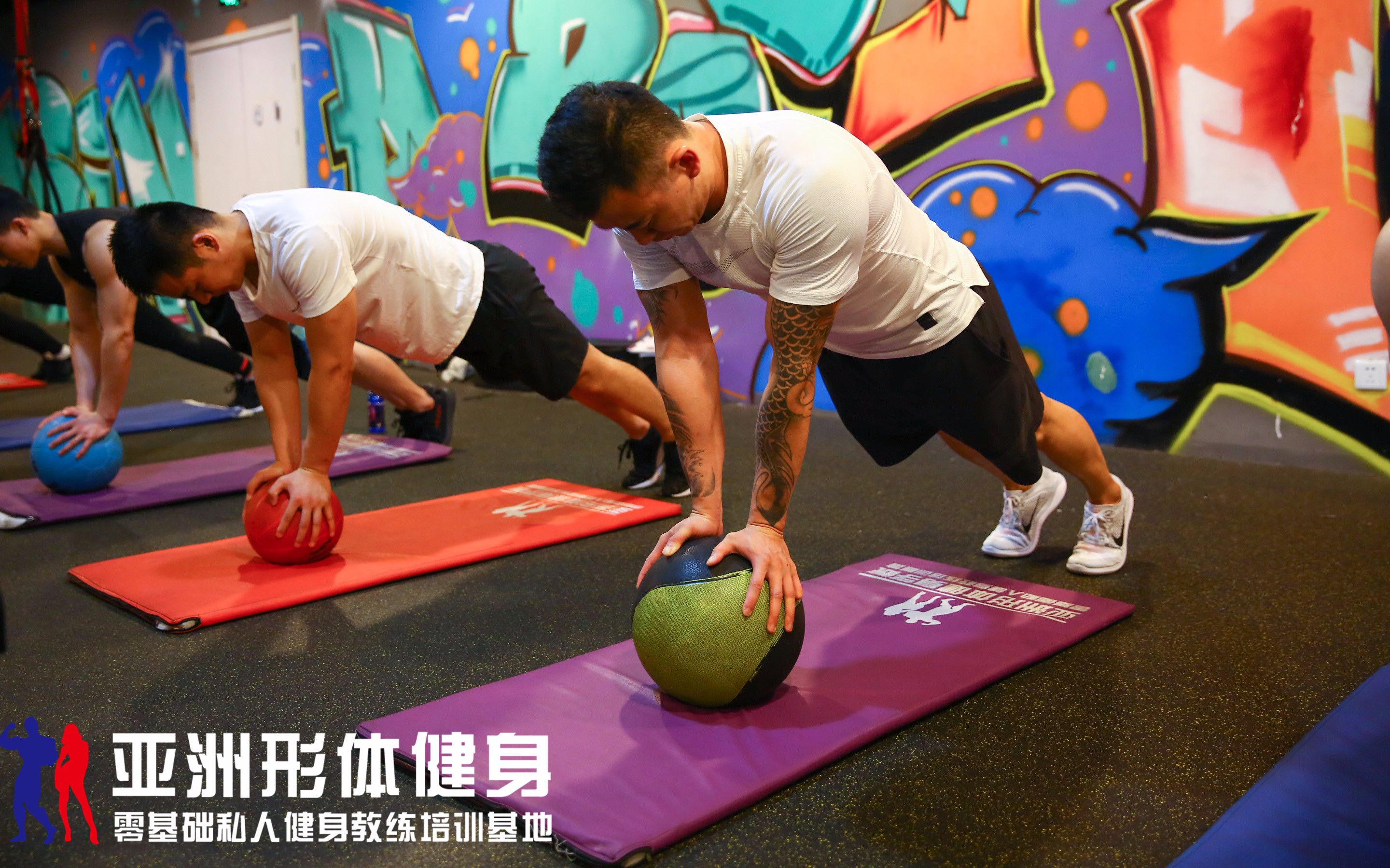 亚洲形体健身学院年轻人学习健身教练的地方