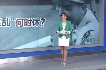 央视美女主持人肖艳,套裙灰丝配防水台恨天高,主持《东方时空》哔哩哔哩bilibili