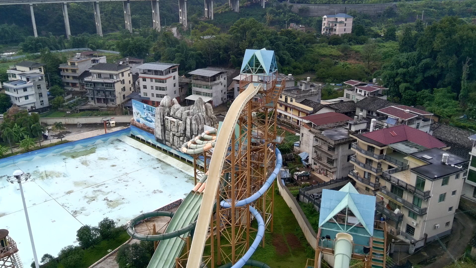 博坦阿童木飞行日记 水上乐园国庆就会人山人海了