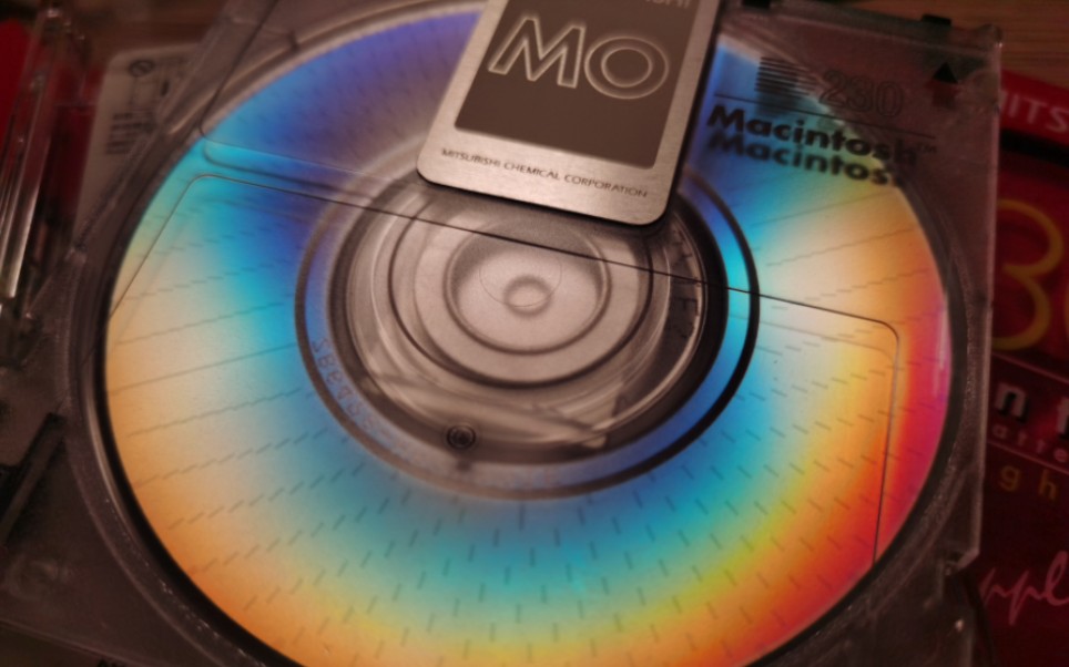 漂亮又复古的存储设备--mo磁光盘