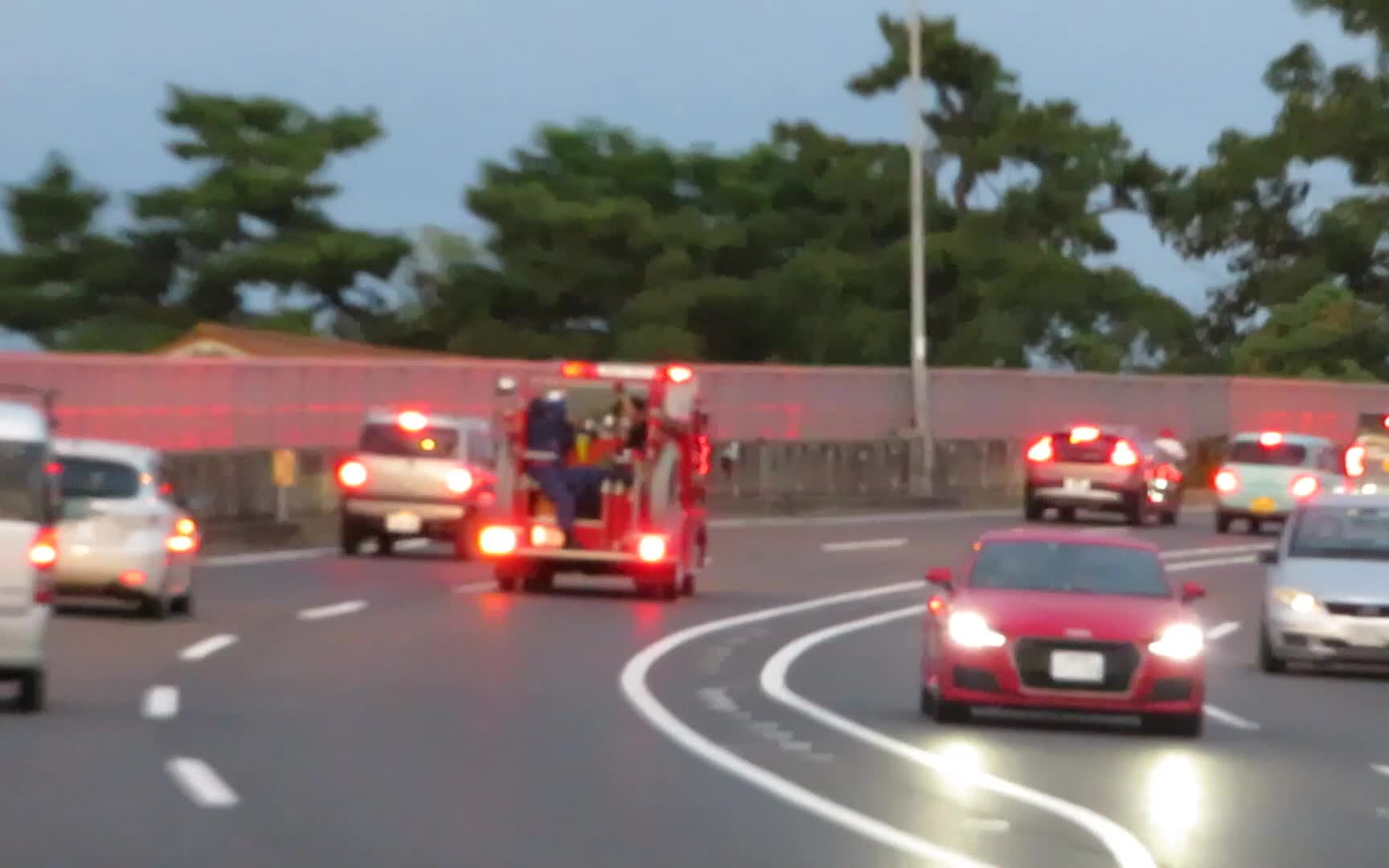 [图]日本消防车・救护车‎的紧‎急走行10‎连‎‎发 [パート6]