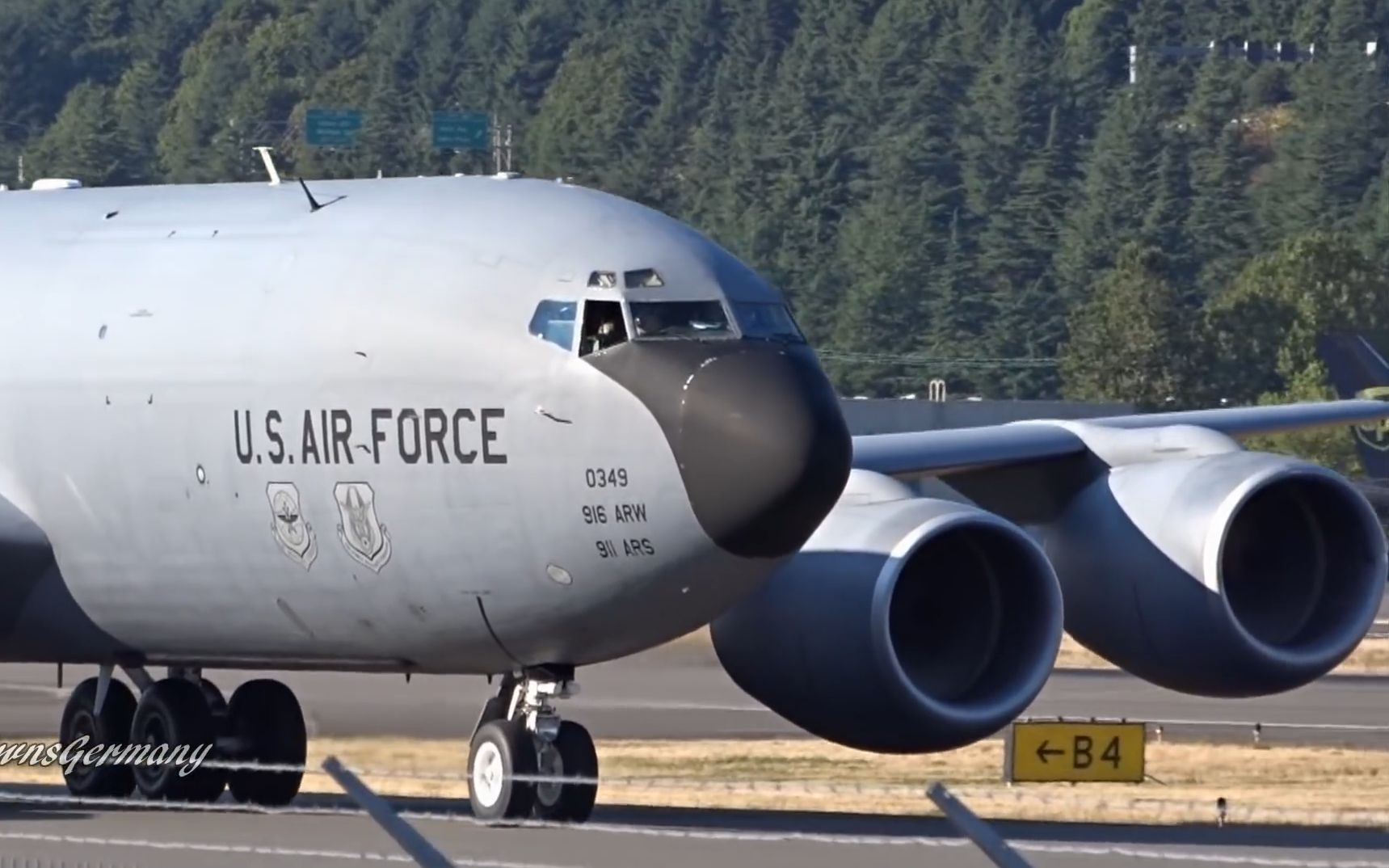 old kc-135 加油机和kc-46a加油机 机场拍机