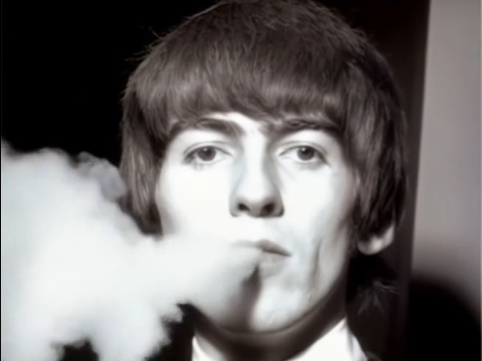 【乔治.哈里森】乔治抽烟熏醒保罗