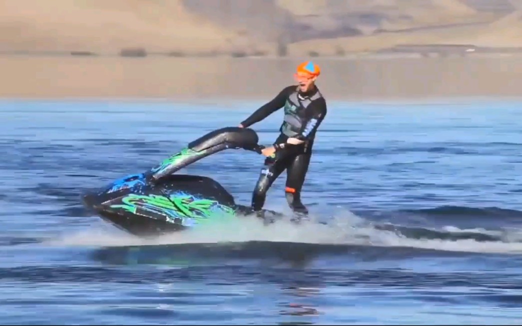 Blippi美式英语启蒙 Learn Colors With Paint用英语说五颜六色 游戏社