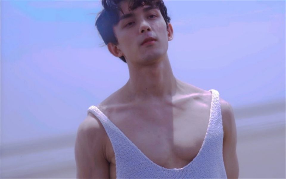 吴磊血洗妈粉现场这胸肌这腹肌这线条我配免费看吗