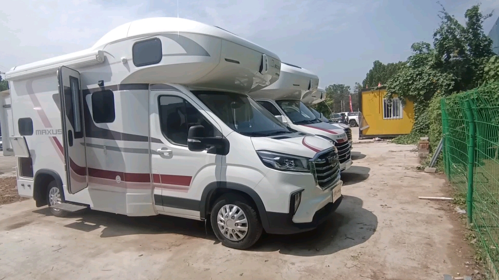 主打性价比,上汽大通生活家v90六座五卧,这款c型房车有点不一样_哔哩