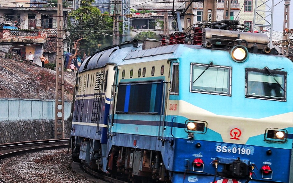 【油电混合】ss8-0190 df11-0017牵引k325接近韶关直通场_哔哩哔哩