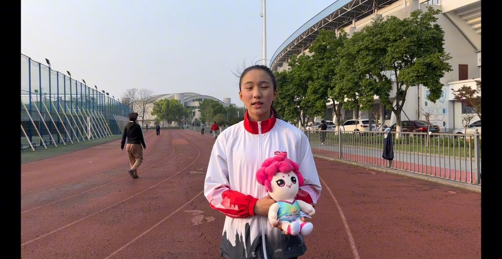 宁波七中 初二女生 陈妤颉 自我介绍 PB:100m:11.43(2023) 200m:23.61(2023)哔哩哔哩bilibili