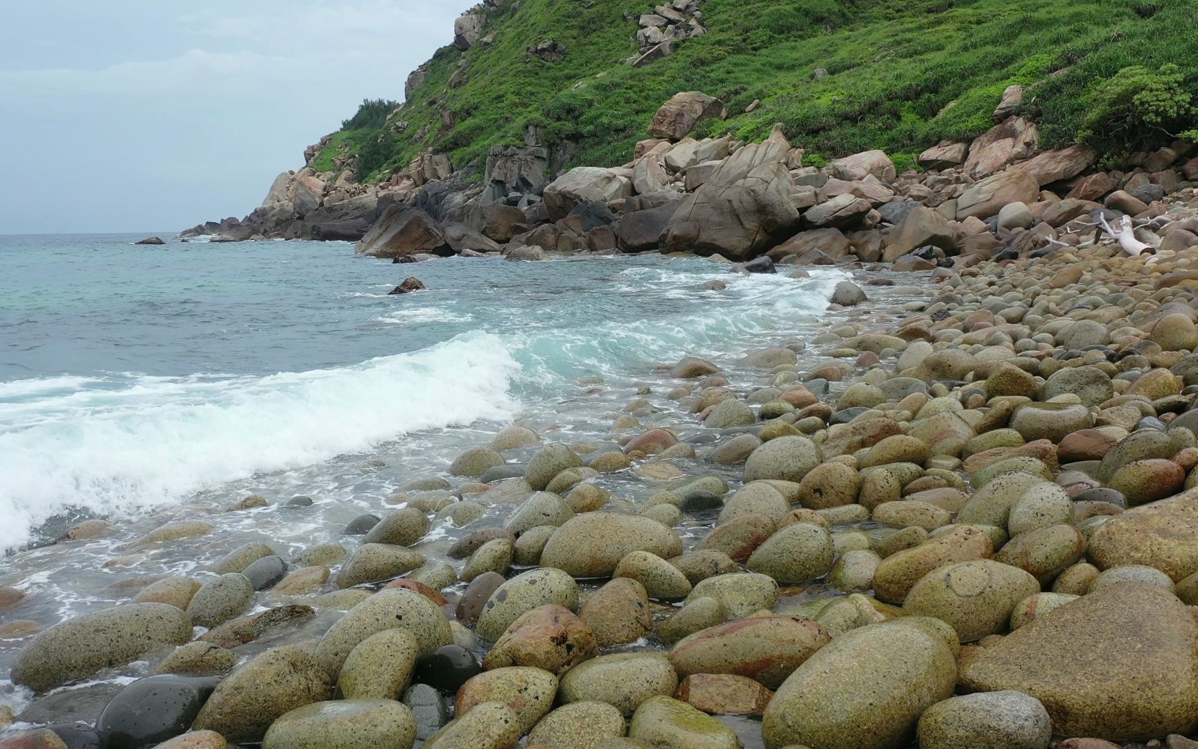 大花角石头海滩图片