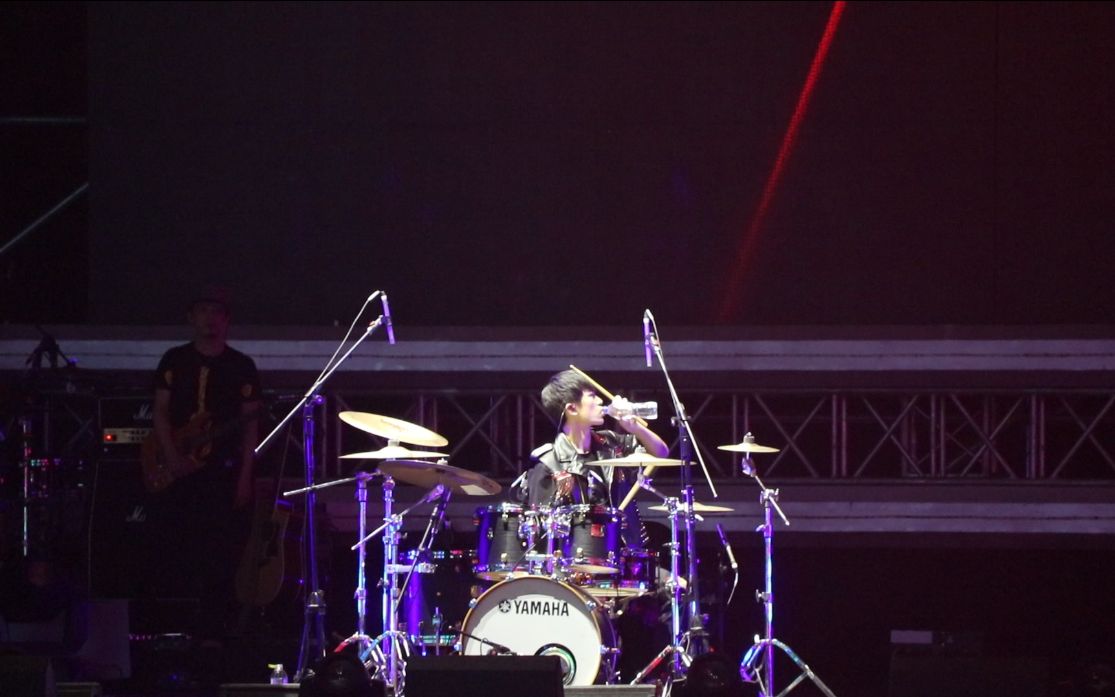 易烊千玺架子鼓舞蹈solo_明星_娱乐_bilibili_哔哩哔哩