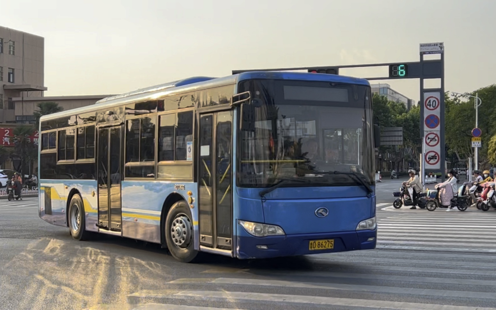 [厦门蓝 光明路 不是brt不算数?][庄公最后的柴油]枣庄公交 xmq6106g3