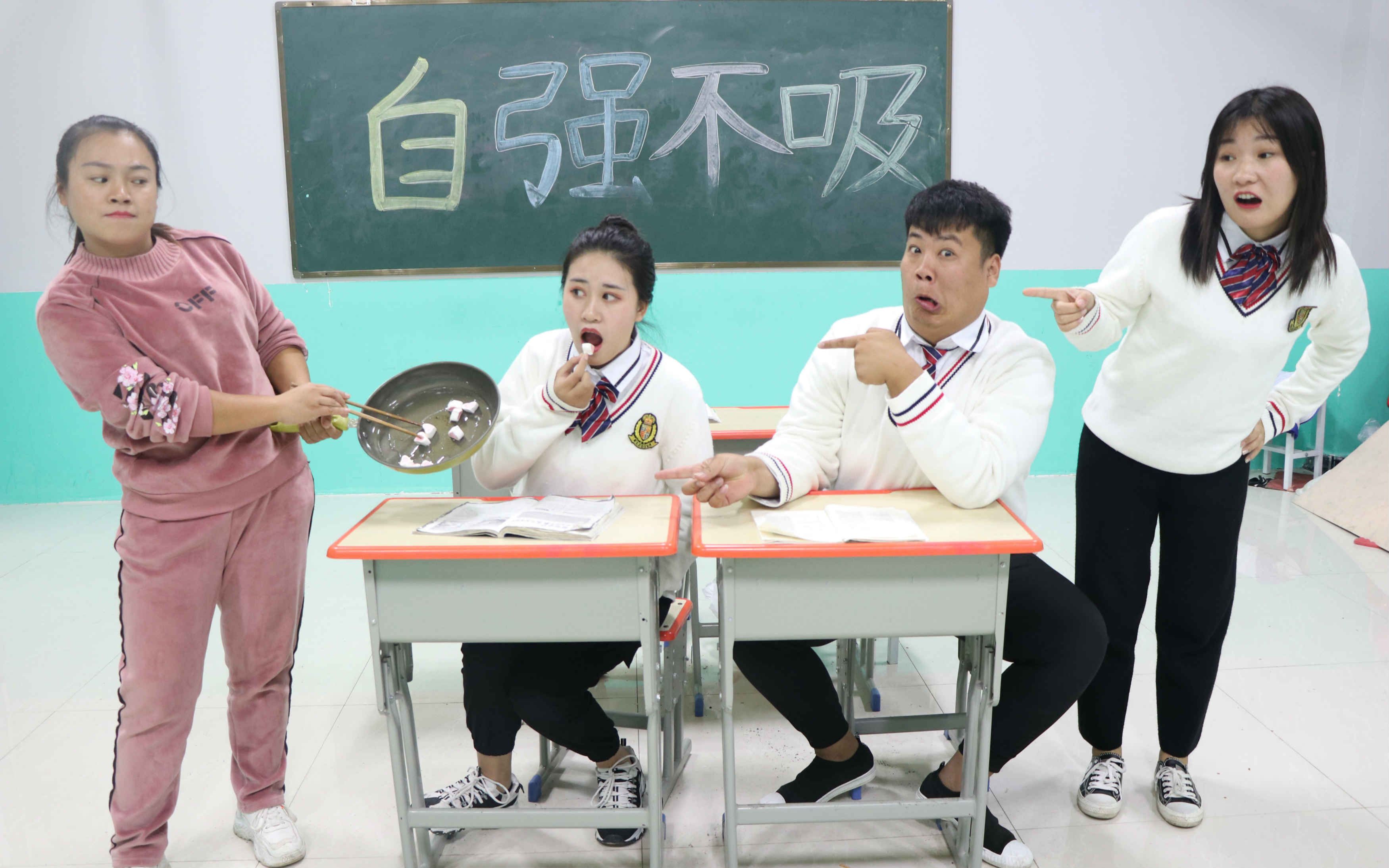 学霸王小九:学生上课偷吃棉花糖,没想老师这样子惩罚她,太逗了