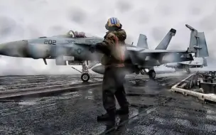 Video herunterladen: F-18在“西奥多·罗斯福”号航空母舰(CVN-71)飞行甲板演练中！