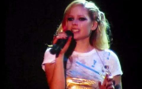 [图]【Avril Lavigne】When You're Gone & Innocence（Live In Singapore）