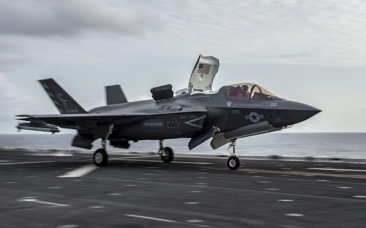 全球最强 隐身垂直起降战机 f35b 两栖攻击舰上 短距离起降