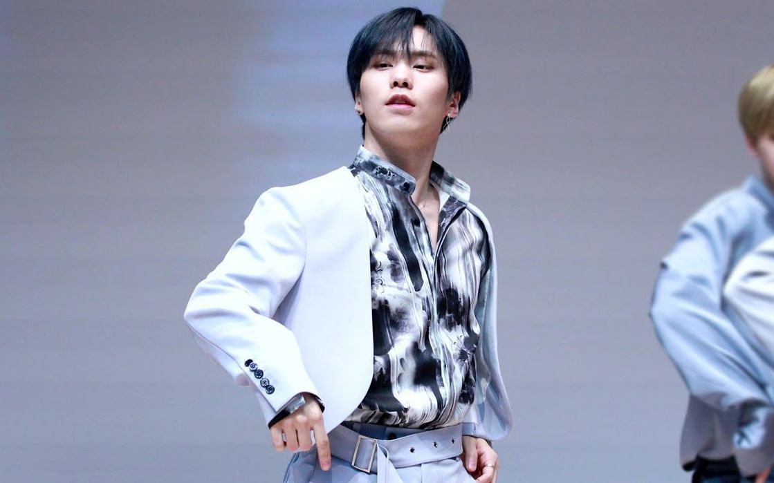 astro rocky 当冷风吹起时 直拍(官方及饭拍)_哔哩哔哩 (゜-゜)つロ