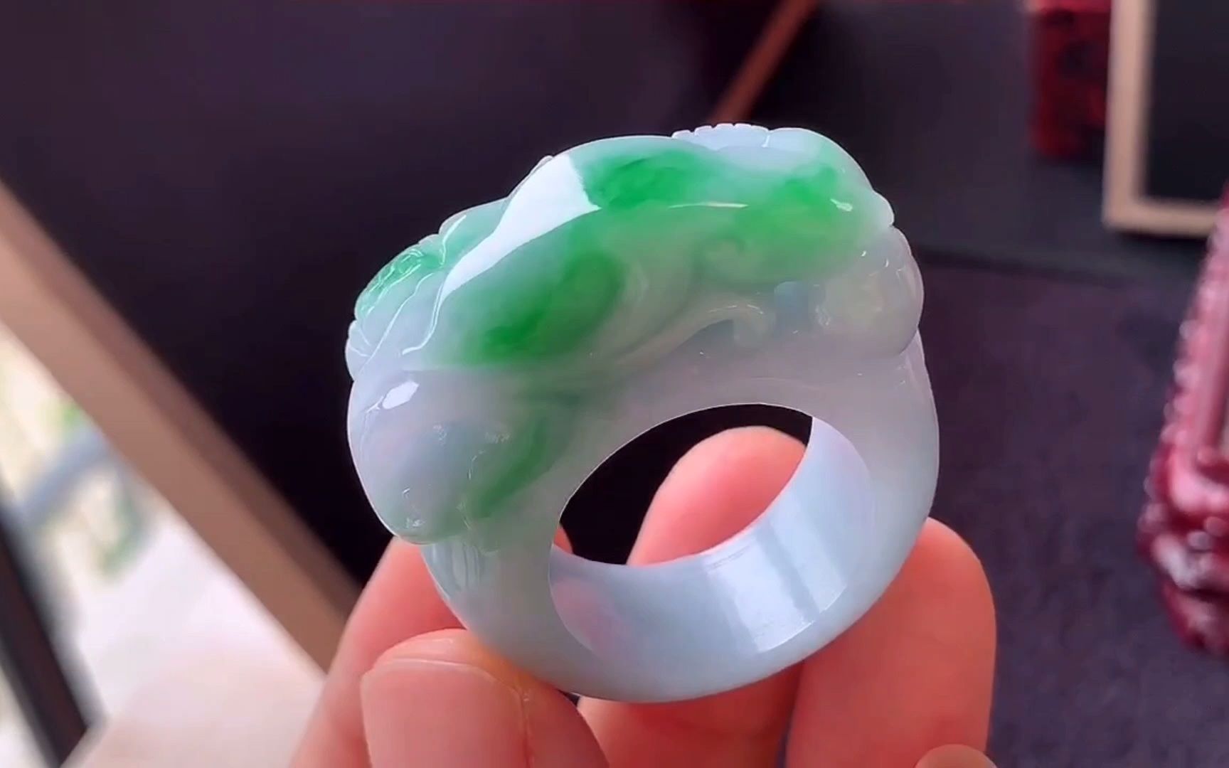 霸气飘阳绿貔貅扳指