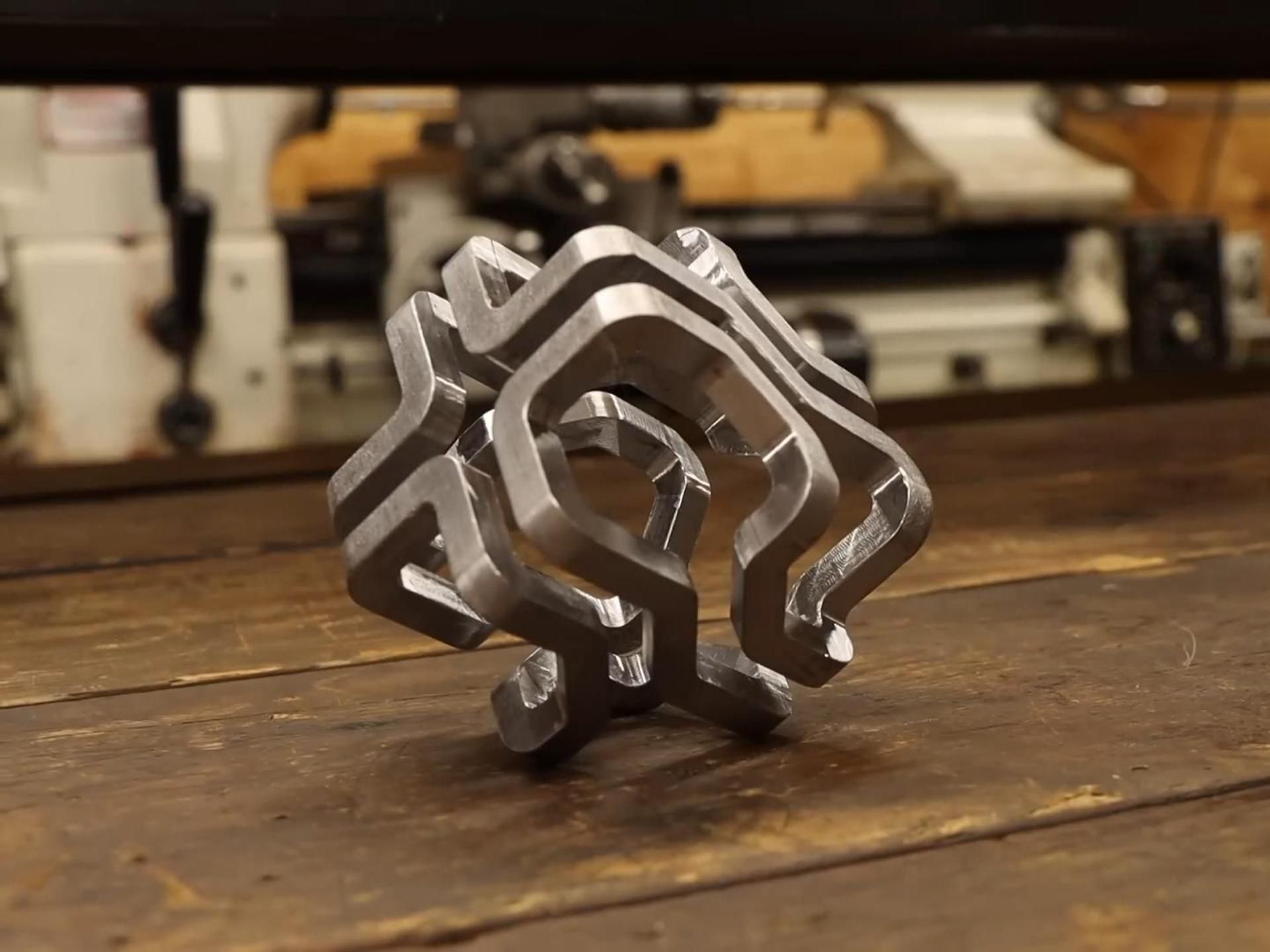 一整块金属加工莫比乌斯立方体,直接废掉大脑,机械加工烧脑摆件