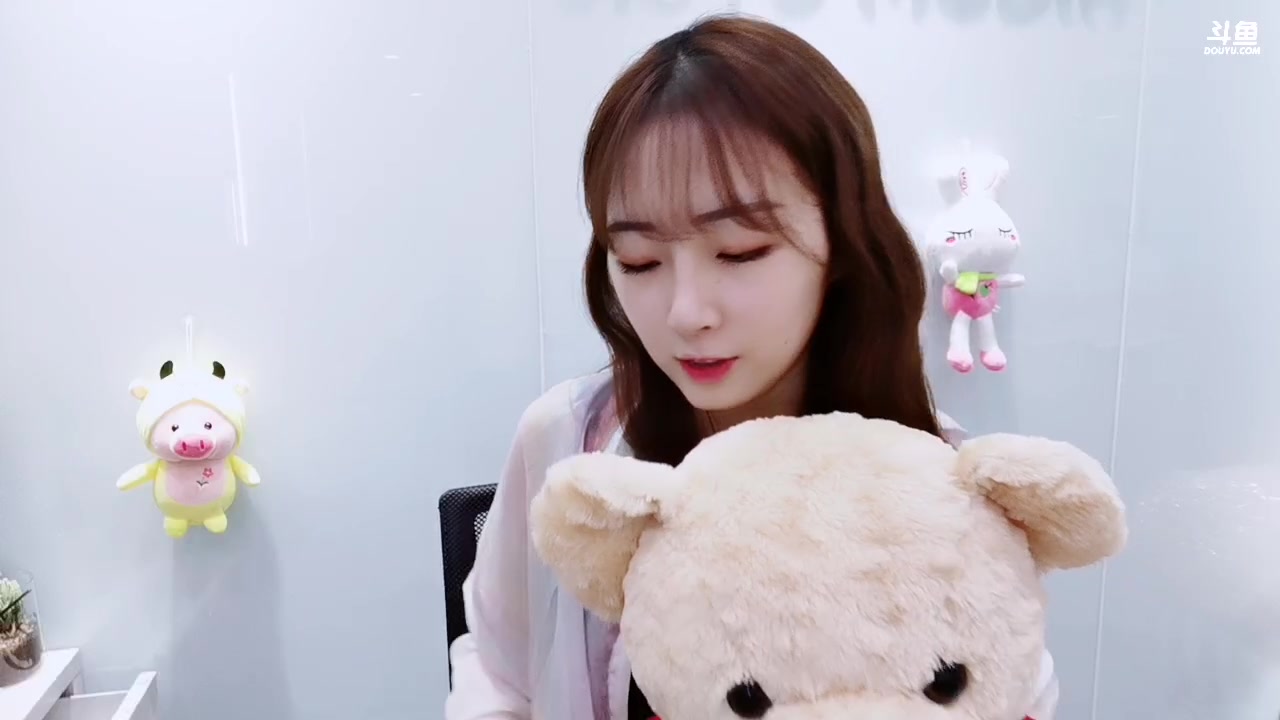 斗鱼清纯可爱妹子小英子吖健身裤健身6.28直播录像