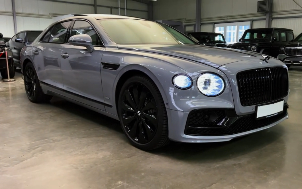 [图]2023 Bentley Flying Spur - Ultra Luxury Flagship Sedan!