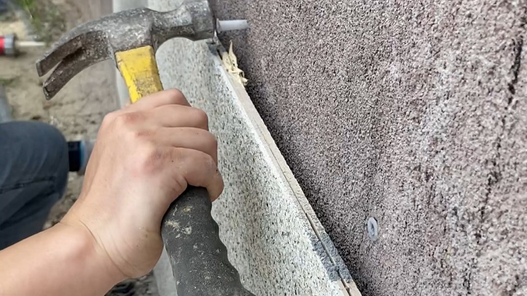 真岩无机仿石材湿贴粘锚上墙,节省龙骨,缩短工期,节省成本