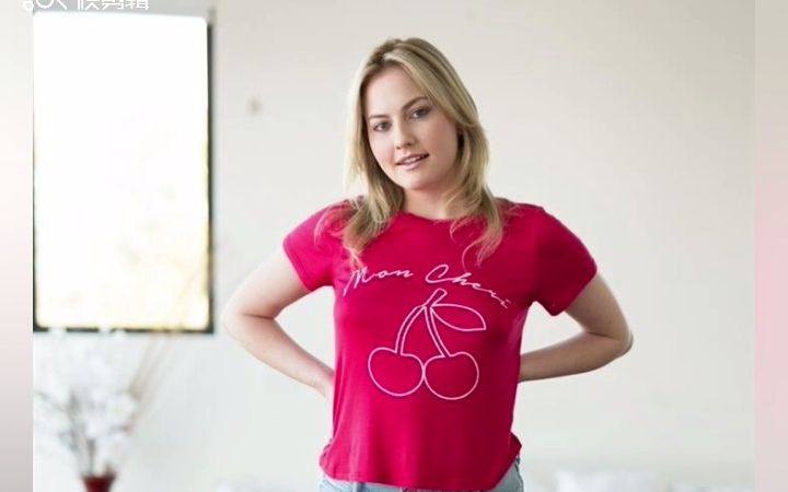 美国汝女郎惠特尼光britneylightins发布居家写真照片