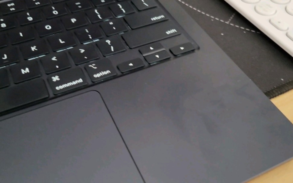 Macbook Air M2午夜色已经开始掉漆了(・●・)哔哩哔哩bilibili