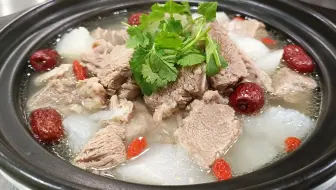 炖羊肉汤，最忌直接放盐，记住几个技巧，软烂入味不膻不腥