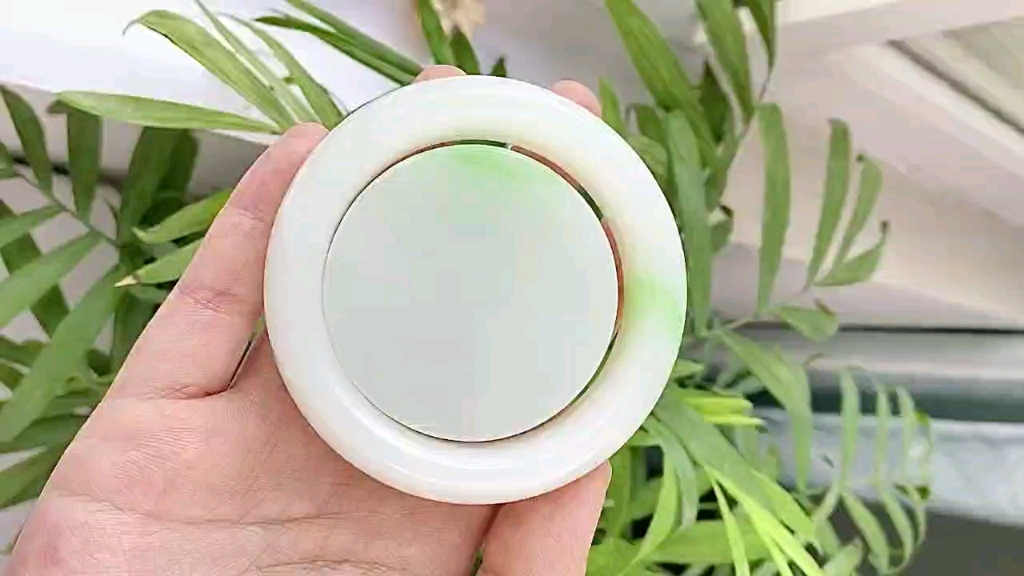 收藏级和田玉羊脂白玉带翠手镯套装,老坑料,白度一级白,莹白似雪,温和